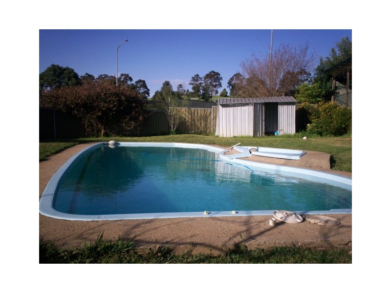 35 Georgiana Cres, Ambarvale NSW 2560