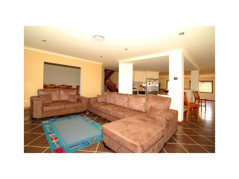 5 Warner St, Camden Park NSW 2570