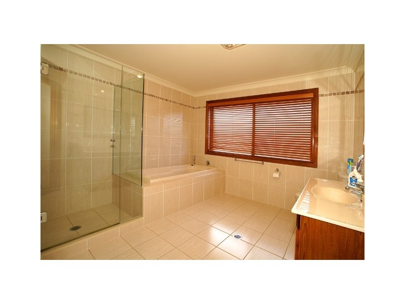 5 Warner St, Camden Park NSW 2570