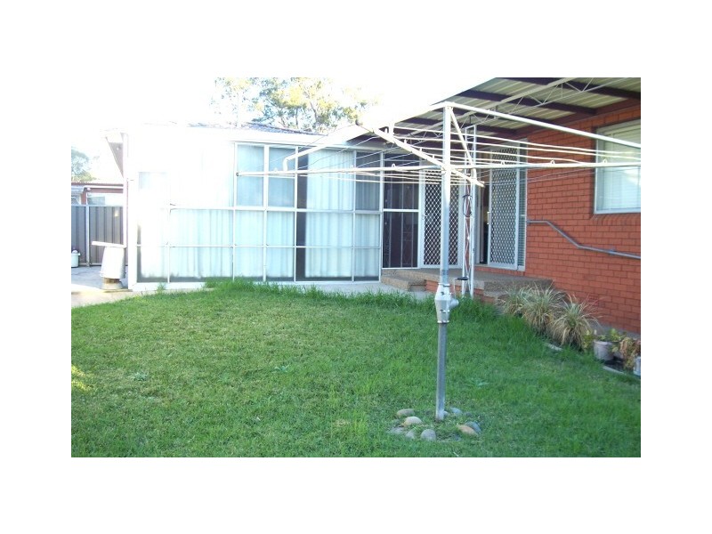 8 Barrie Place, Leumeah NSW 2560