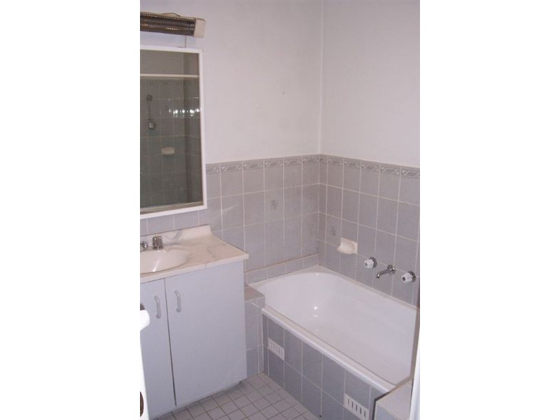 A/B/114 Spitfire Drive, Raby NSW 2566