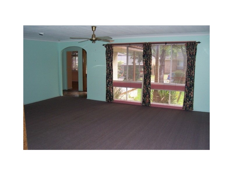 61 Pinaroo Crescent, Bradbury NSW 2560