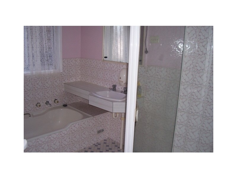 61 Pinaroo Crescent, Bradbury NSW 2560