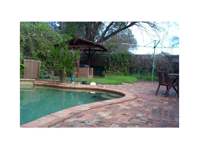 61 Pinaroo Crescent, Bradbury NSW 2560