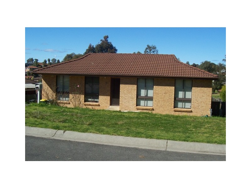 15 Brownlow Pl, Ambarvale NSW 2560