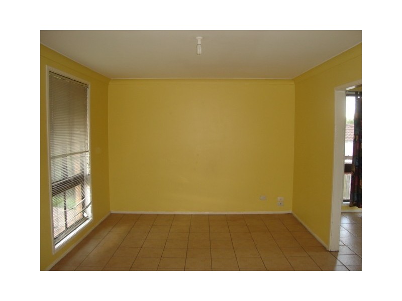 15 Brownlow Pl, Ambarvale NSW 2560