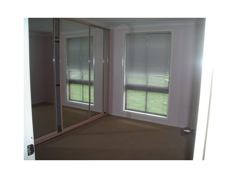 15 Brownlow Pl, Ambarvale NSW 2560