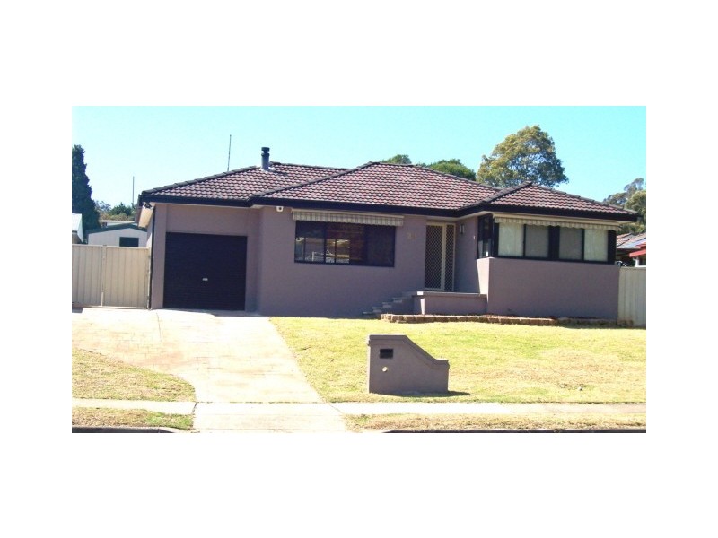 28 Woodhouse Drive, Ambarvale NSW 2560