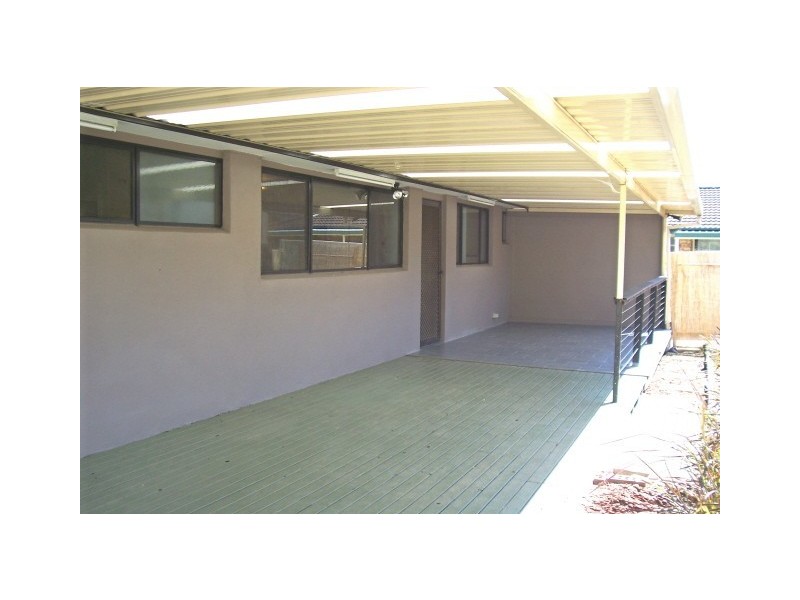 28 Woodhouse Drive, Ambarvale NSW 2560