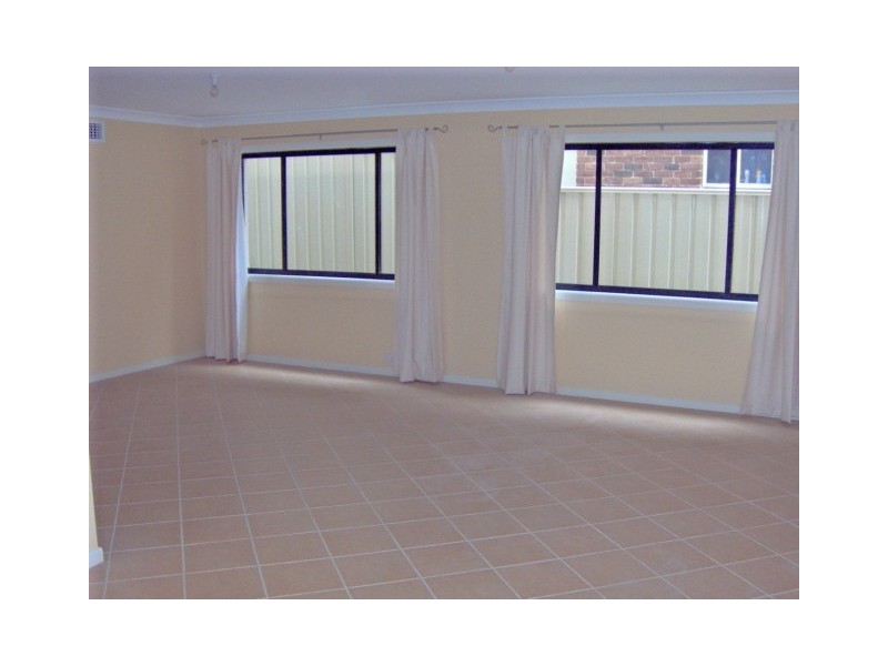 83 Englorie Park Dr, Glen Alpine NSW 2560