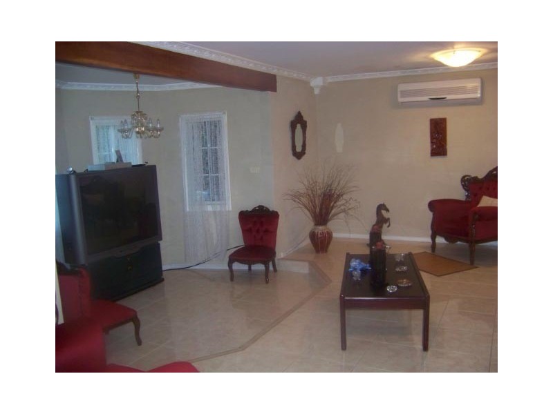 1 Ashfield Place, Glen Alpine NSW 2560