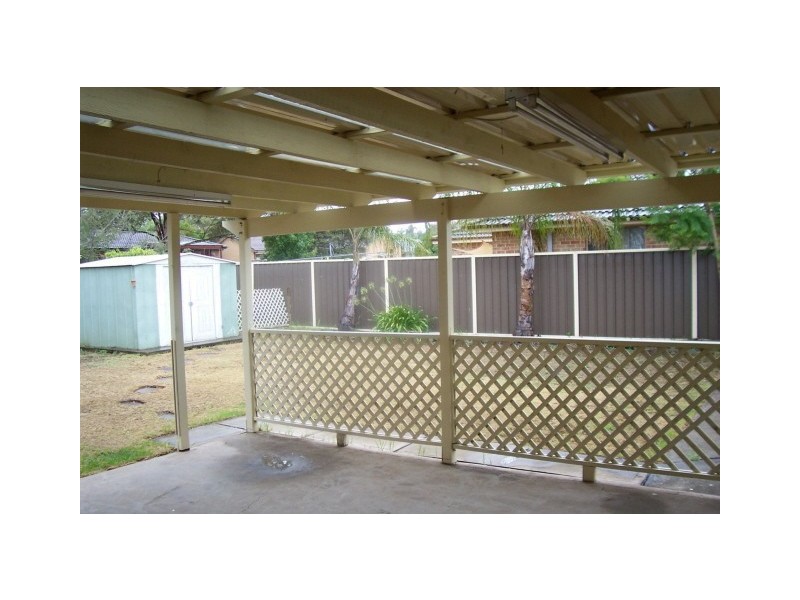 35 Oswald Cres, Rosemeadow NSW 2560