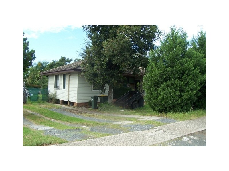 64 Chamberlain St, Campbelltown NSW 2560