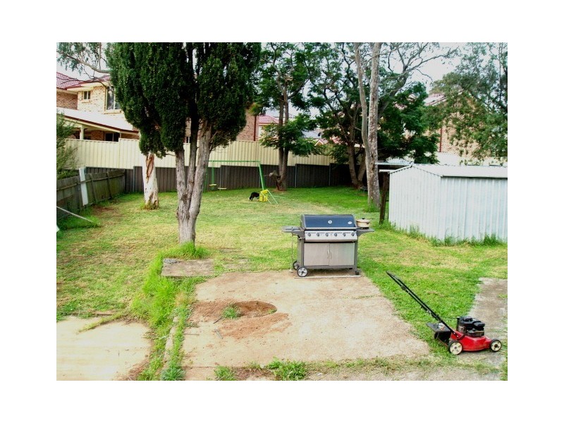32 Hoddle Ave, Campbelltown NSW 2560