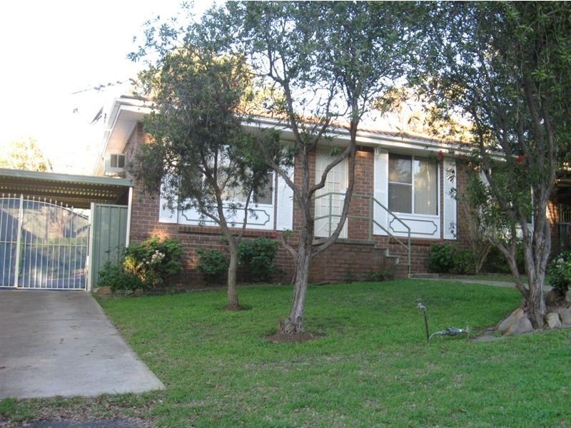 11 Tipping Place, Ambarvale NSW 2560