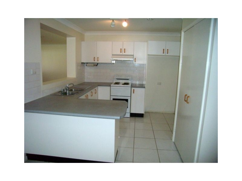 29 Sebastian Ave, Rosemeadow NSW 2560