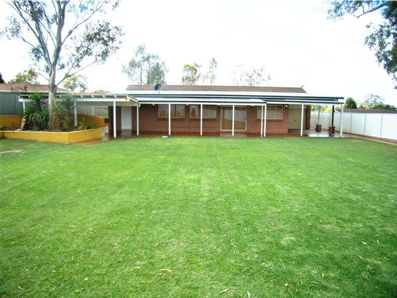 29 Sebastian Ave, Rosemeadow NSW 2560