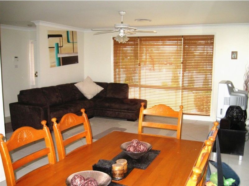 29 Sebastian Ave, Rosemeadow NSW 2560