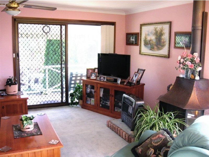 31 Trotwood Ave, Ambarvale NSW 2560