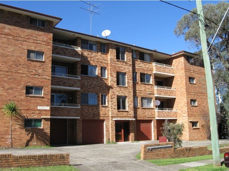 10/174 Lindesay St, Campbelltown NSW 2560