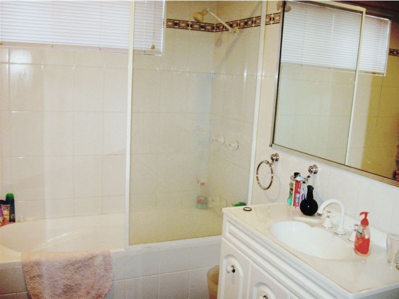 124 Leumeah Rd, Leumeah NSW 2560
