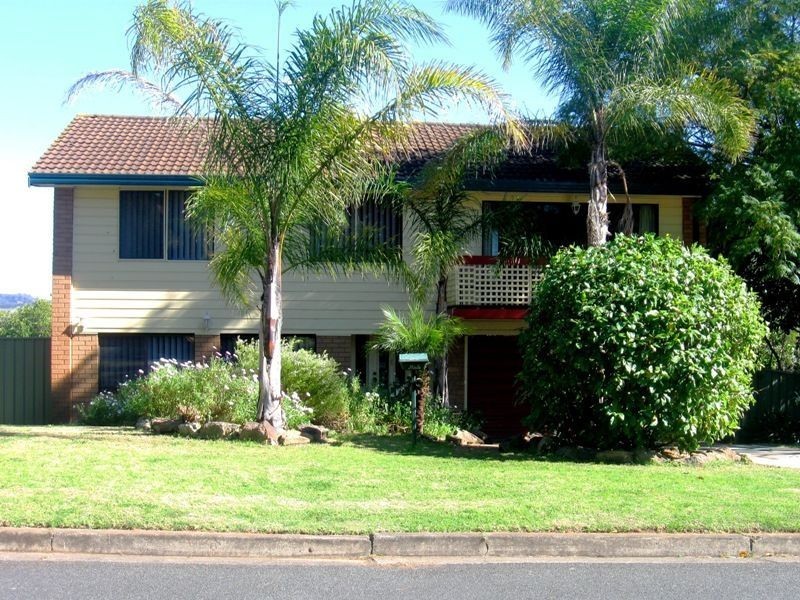 10 Flynn Cres, Leumeah NSW 2560