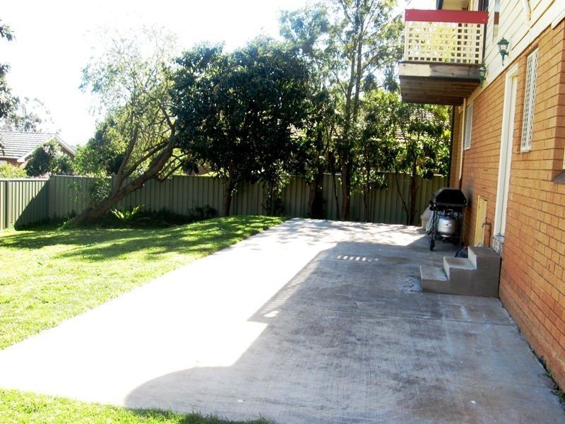 10 Flynn Cres, Leumeah NSW 2560