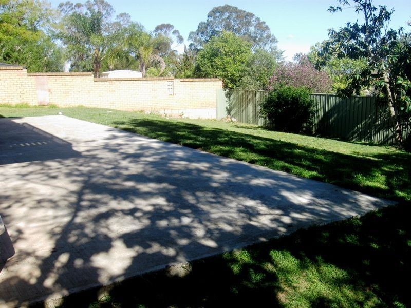 10 Flynn Cres, Leumeah NSW 2560