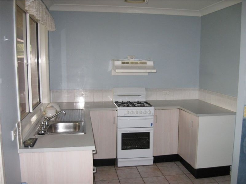 28 Mackillop Cres, St Helens Park NSW 2560