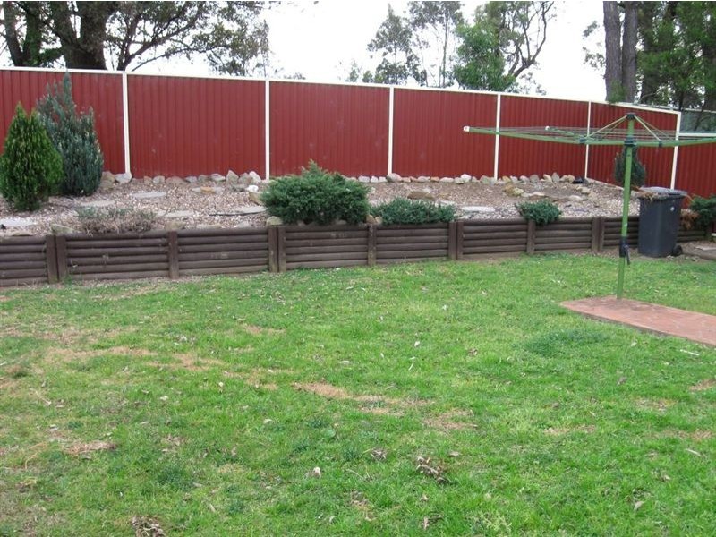 28 Mackillop Cres, St Helens Park NSW 2560