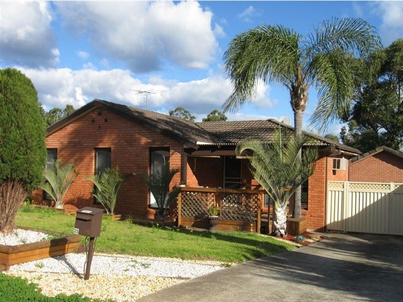 25 Benham Rd, Minto NSW 2566