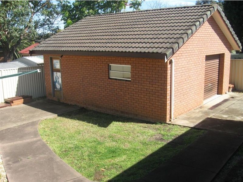 25 Benham Rd, Minto NSW 2566