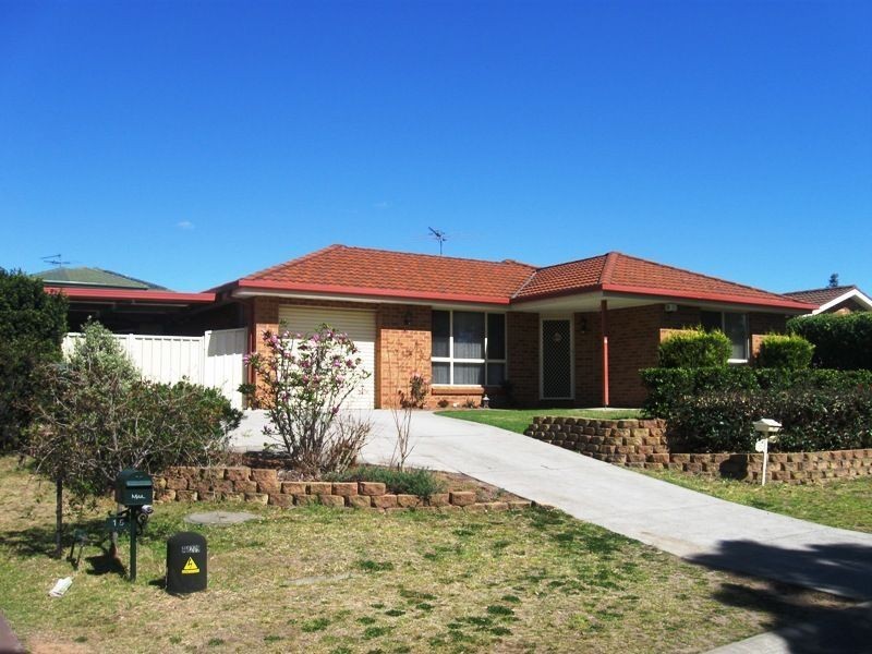 17 Gunn Road, St Helens Park NSW 2560
