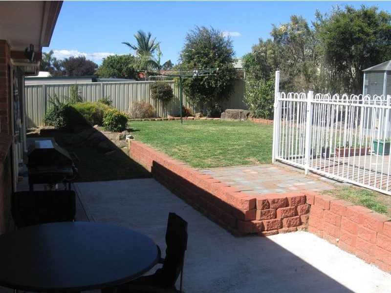 17 Gunn Road, St Helens Park NSW 2560