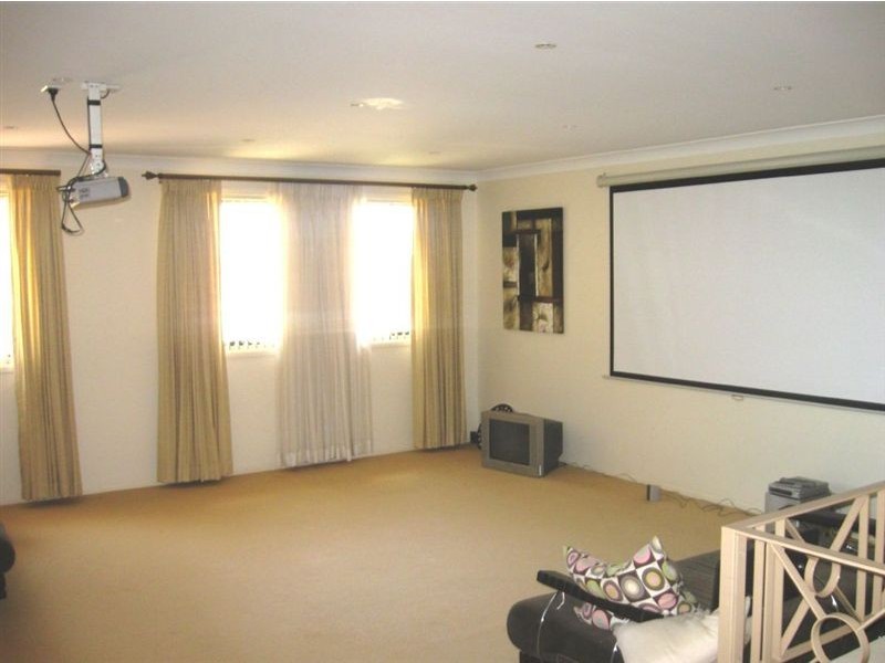 108 Englorie Park Dr, Glen Alpine NSW 2560