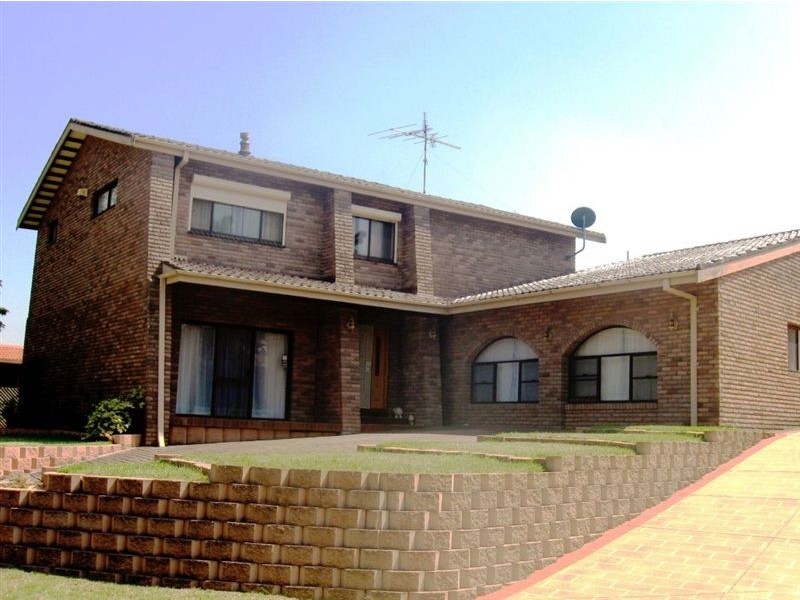 8 Nymboida Cres, Ruse NSW 2560