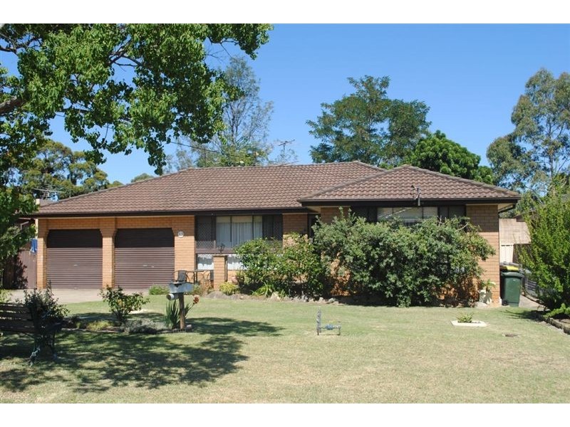 15 Forbes Pl, Leumeah NSW 2560