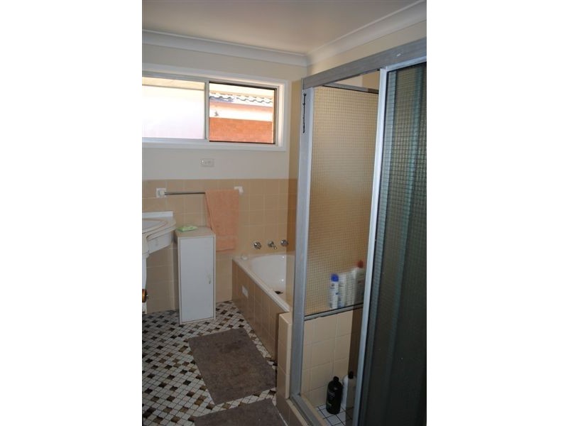 15 Forbes Pl, Leumeah NSW 2560