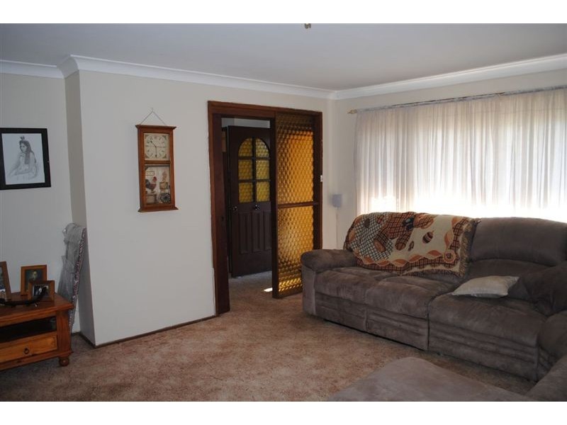 15 Forbes Pl, Leumeah NSW 2560