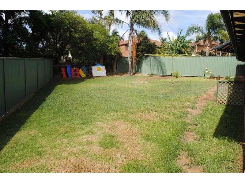 3 Capulet Pl, Rosemeadow NSW 2560
