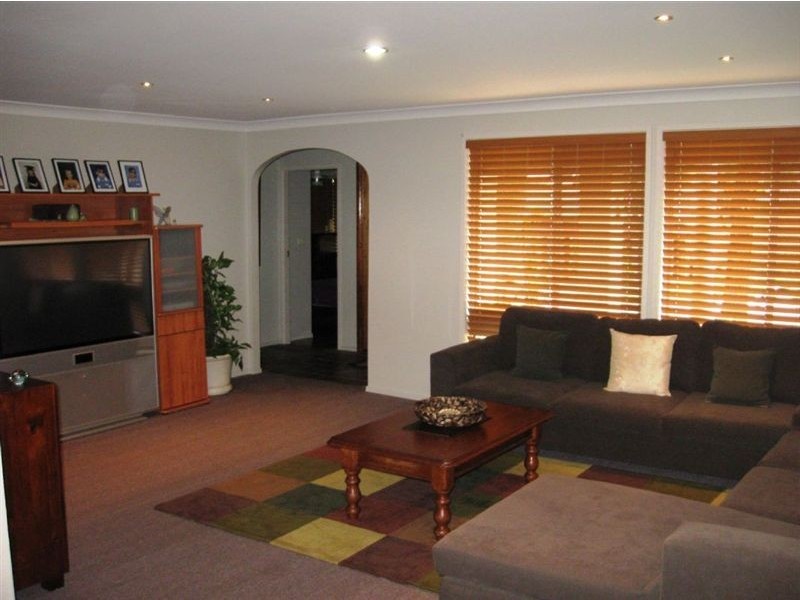 61 Pinaroo Ave, Bradbury NSW 2560