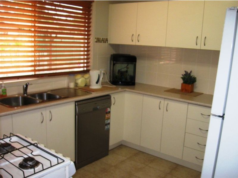 61 Pinaroo Ave, Bradbury NSW 2560