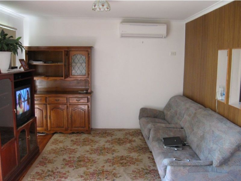 35 Pinaroo Ave, Bradbury NSW 2560