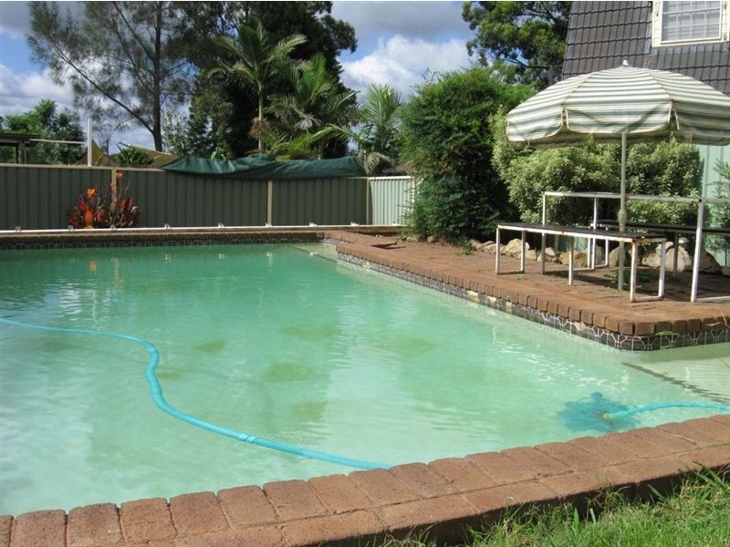 35 Pinaroo Ave, Bradbury NSW 2560