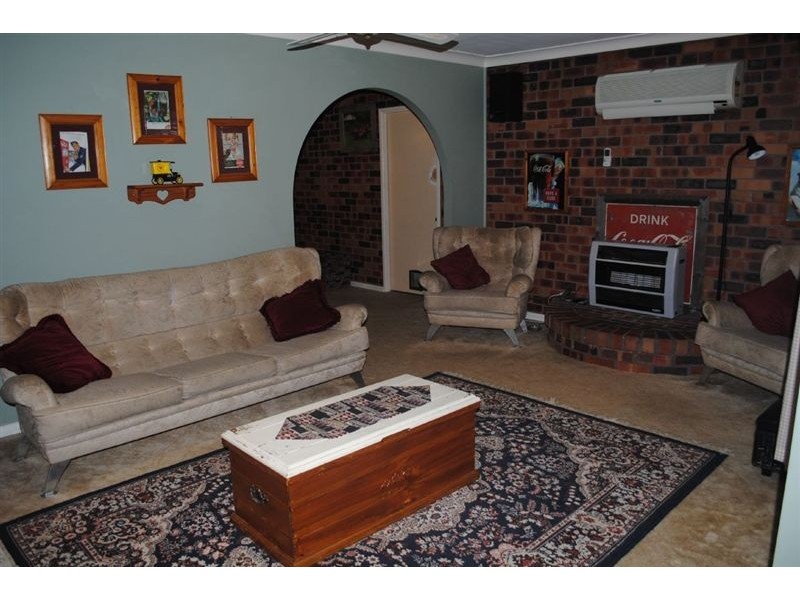 16 Guise Rd, Bradbury NSW 2560