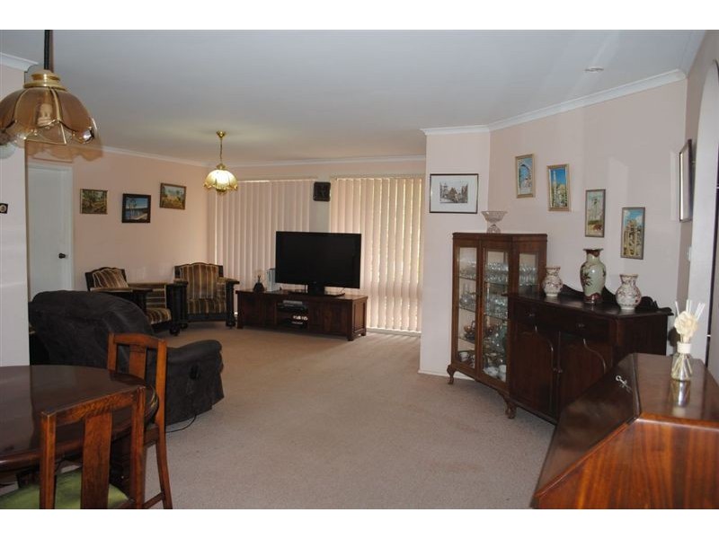 1 Oates Pl, Leumeah NSW 2560