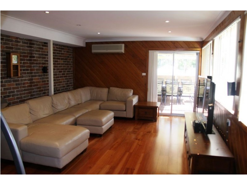 127 St Johns Rd, Bradbury NSW 2560