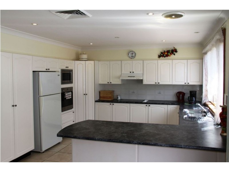 19 Clydebank Cres, Glen Alpine NSW 2560