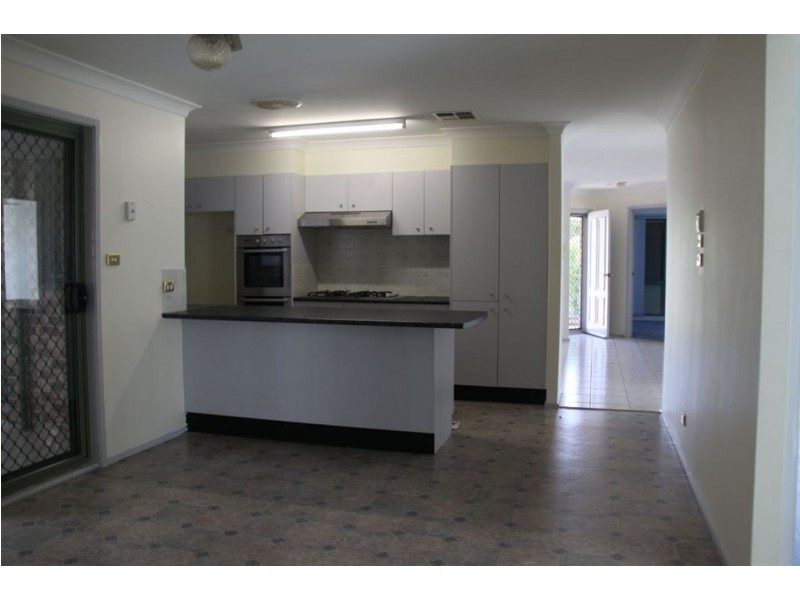 13 Gunn Pl, St Helens Park NSW 2560