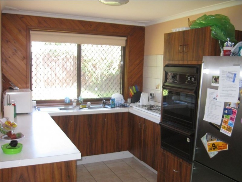 18 Wintaroo Cres, St Helens Park NSW 2560